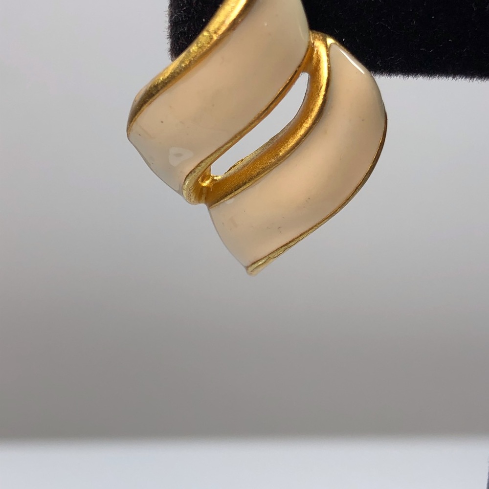 Vintage Gold Tone and Cream Enamel Earrings  Retro 80s  90s - Picture 6 of 9